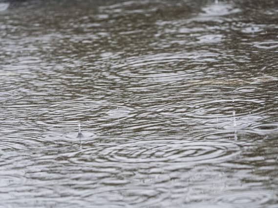 The warning, which was issued this Saturday afternoon, is valid from 4pm to 8pm on Sunday