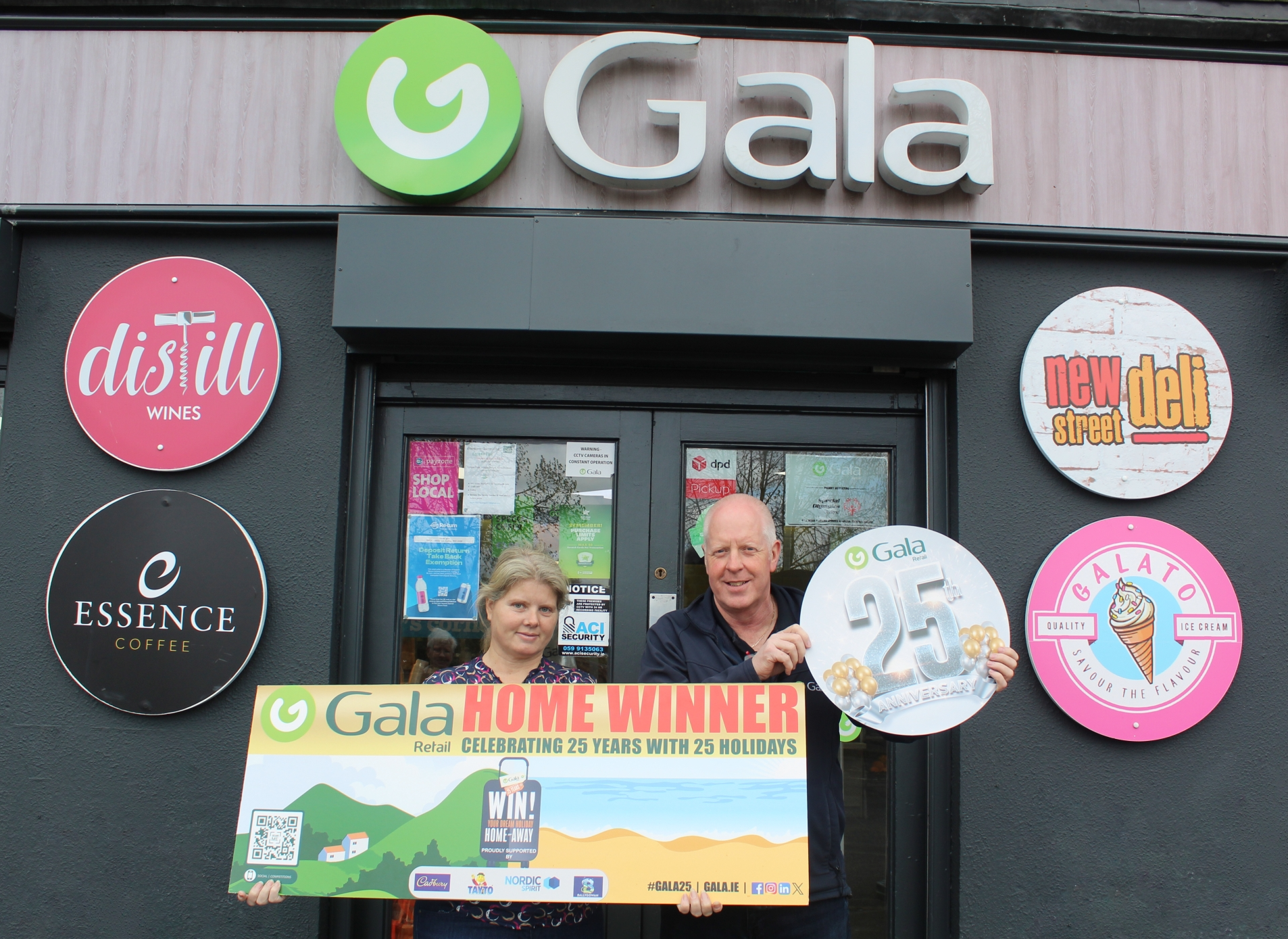 Pictured (L-R); Winner Fiona Pender, and retailer Terry Kane, Kane’s Gala.