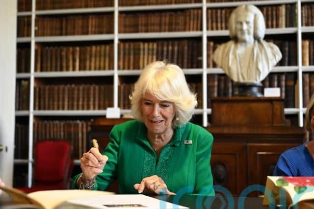 At the library Camilla met children from Drelincourt Primary School and volunteers from Dementia NI, before signing a commemorative photograph for the museum.