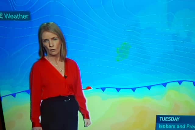 "We can see the timing very strong core winds between 5am and midday. Note, they carry right across the country. So this Orange level warning is in operation for the whole of the country so we will see some strong gusts temporarily at times right across the midlands. So, it is really a day to take care if you are out and about tomorrow," she said. More about the snow below picture.