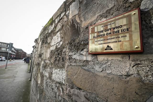 Footage of the report by John Kilraine showed the man slip and fall on the ice-cold pavement while holding a bag that came tumbling down with him on Dublin City Centre’s Church Street near the Four Courts. 