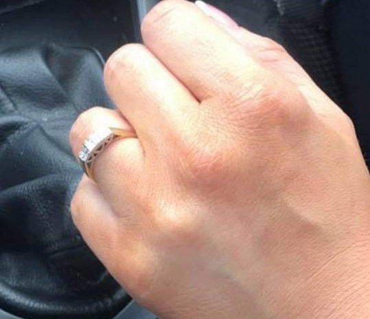 A picture of the stolen engagement ring