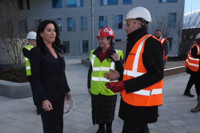 Mr Gunning told the committee that the employer’s representative, which is an independent party charged with administering the contract, had adjudicated 3,165 claims worth 819 million – and has awarded a net 52 million euro in favour of BAM.