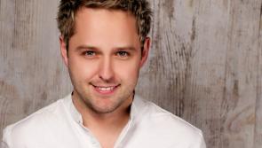 Carlow singer Derek Ryan reveals what happened to him in hotel room and it's terrifying! 