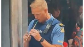 WATCH: No arrest necessary as tin-whistling Garda steals the show at Fleadh Cheoil na hÉireann