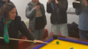 Sinn Féin leader Mary Lou McDonald plays pool and chats to students at SETU Campus in Carlow