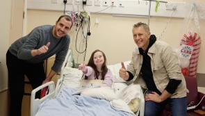 Hallgrímsson and John O'Shea spread Christmas cheer at Crumlin Hospital