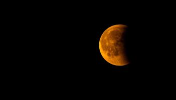 REVEALED: How to view the rare ‘Blood Moon’ lunar eclipse from Ireland this weekend
