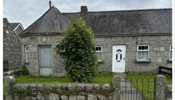 PICTURES: Fixer-upper cottage in Carlow with lots of potential hits the market for €150,000