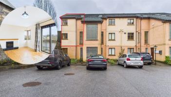 PICTURES: Bright and airy apartment with a private balcony in prime location in Carlow