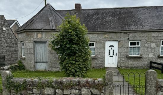 PICTURES: Inside the &euro;150k Carlow stone cottage crying out for a transformation