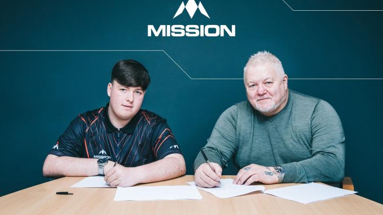 Young Carlow star's darts dream takes big step with major deal after breakout year