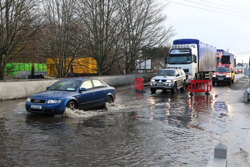 'Flooding risk' in Carlow as Met Éireann issues urgent weather warnings 