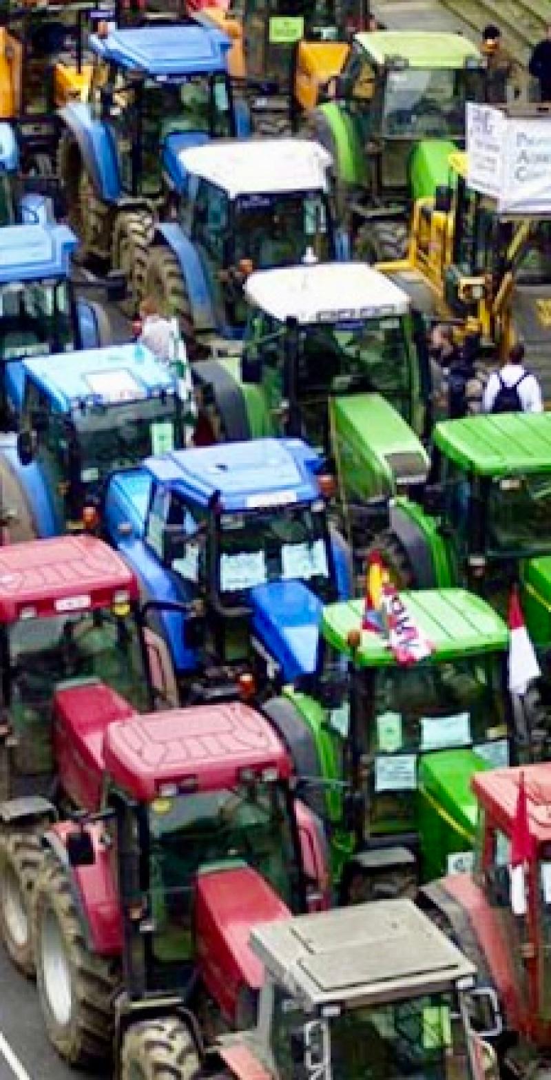 Garda warning about traffic delays on N7 due to tractor protest 