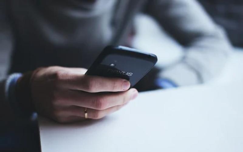 ALERT: Gardaí warn to watch out for 'convincing' dodgy texts over Christmas 