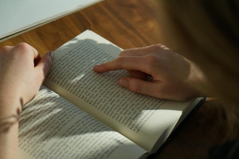 Minister Harris encourages people in Carlow to avail of free literacy services