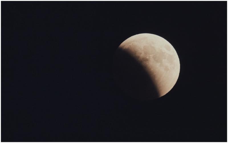 Set your alarms for this year's only partial lunar eclipse