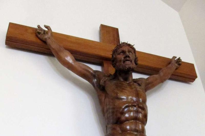 Majority of Irish Catholics want women priests and  shorter Masses, survey finds