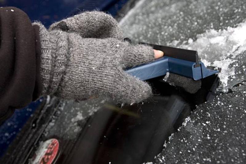 WARNING: Here's why you should never use the kettle to de-ice your windscreen 