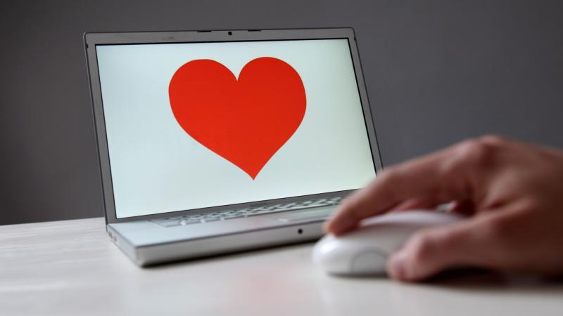 Irish people meeting online strangers in person urged to heed safety advice
