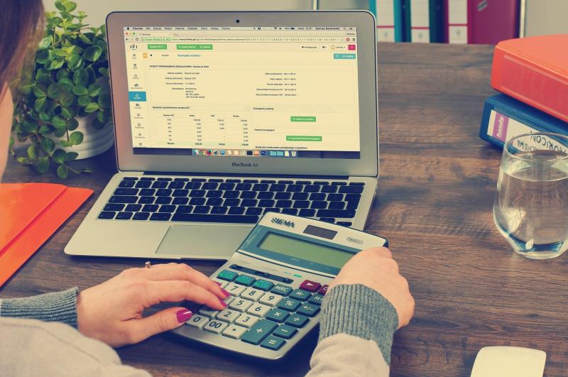 Study finds Irish people will spend less but borrow more this year 
