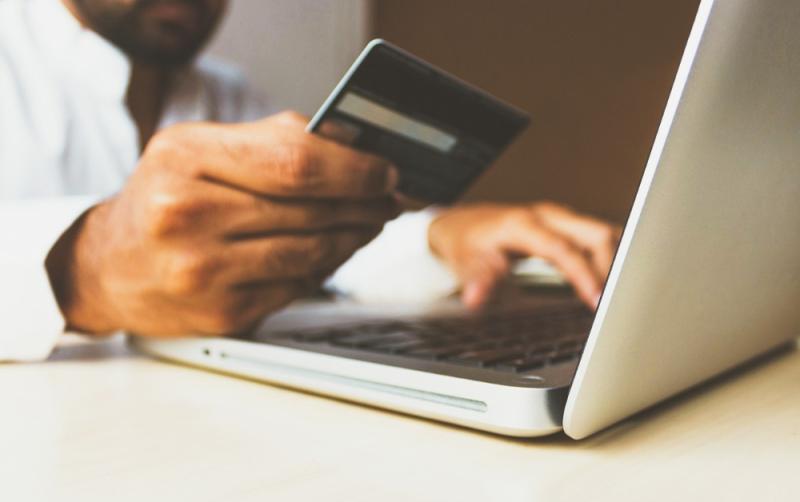 Spending on bank cards surges in past month 