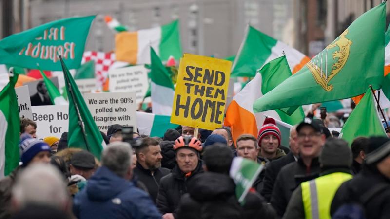 Gardaí make 11 arrests as opposing-view protesters assemble in Dublin city