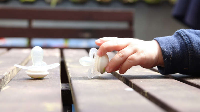 ALERT: Irish parents warned of choking hazard in 10,000 baby soothers