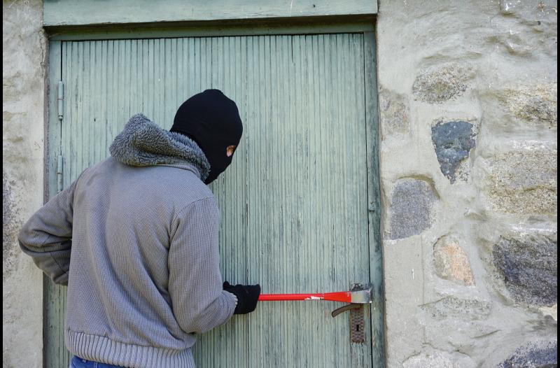 Carlow Gardaí investigate brazen early morning burglary by multiple men in Hacketstown 