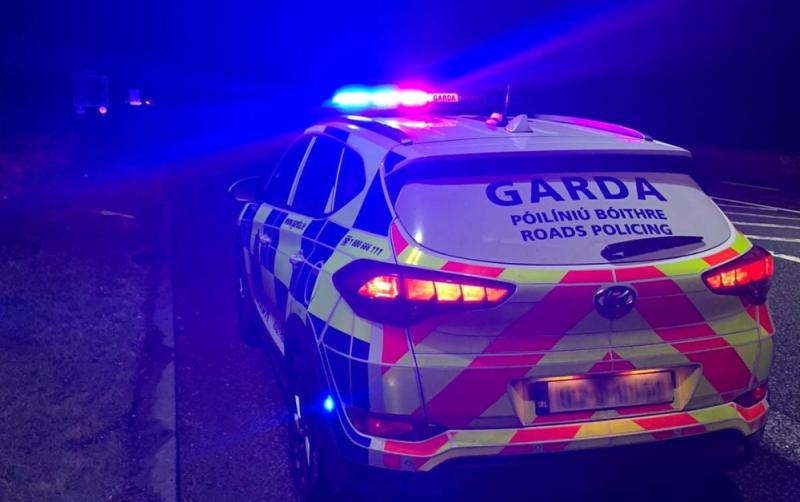 Three arrested after gardaí seize 'offensive weapons' during car search