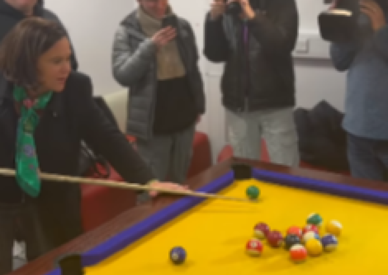 Sinn Féin leader Mary Lou McDonald plays pool and chats to students at SETU Campus in Carlow