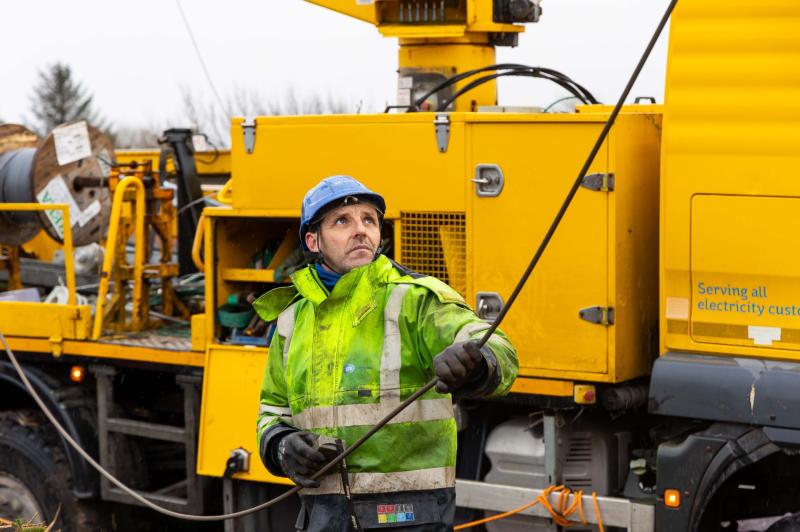 100,000 homes could be left without power for two weeks as a result of Storm Éowyn