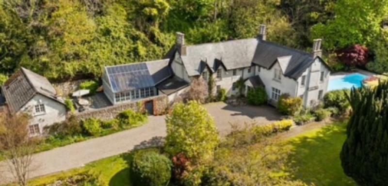 PICTURES: This jaw-dropping mansion with pool and tennis court owned by former Irish Minister