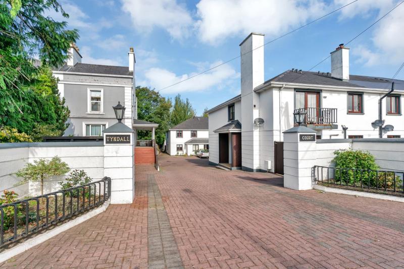PICTURES: Spacious two bedroom apartment in Carlow has just hit the market 