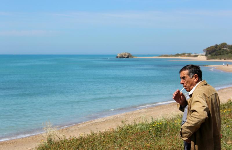 POLL: Should smoking on Irish beaches be banned?