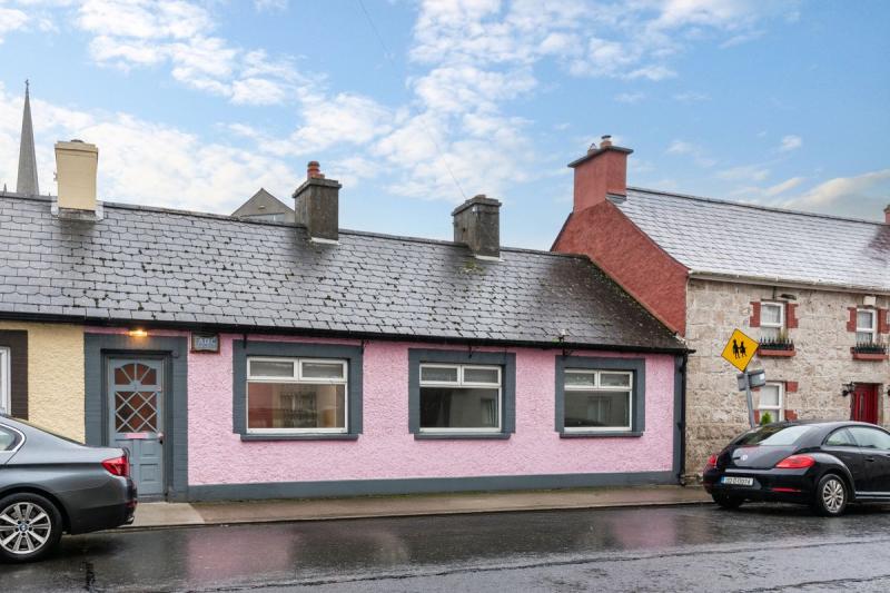 PICTURES: Pink bungalow former beauty salon lands on market in Carlow for  &euro;235,000