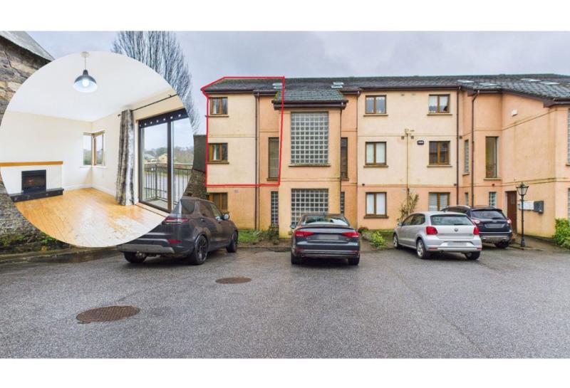 PICTURES: Bright and airy apartment with a private balcony in prime location in Carlow