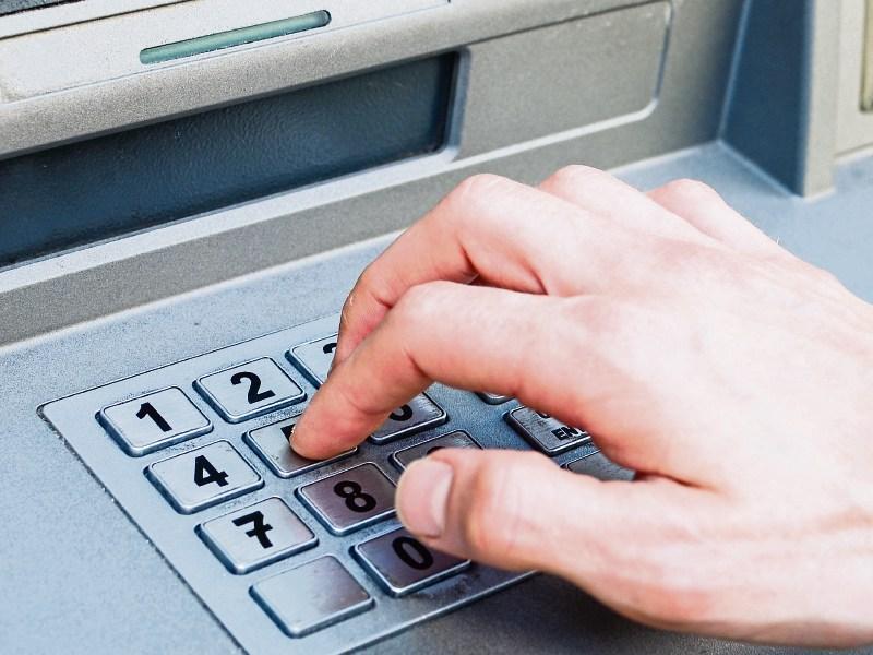 Garda warning as thieves target those carrying cash at Christmas