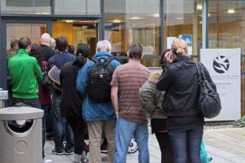 Workers laid off due to govt pandemic sanctions to receive special payment - Varadkar