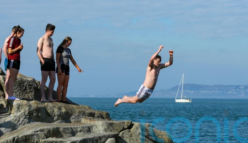 Time for factor 50! Ireland to continue experiencing high temperatures this weekend