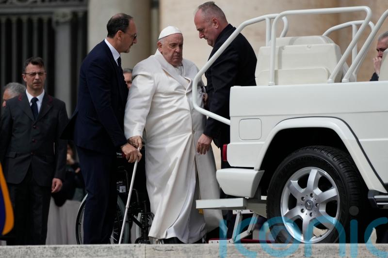 Pope Francis to spend &lsquo;several days&rsquo; in hospital with infection