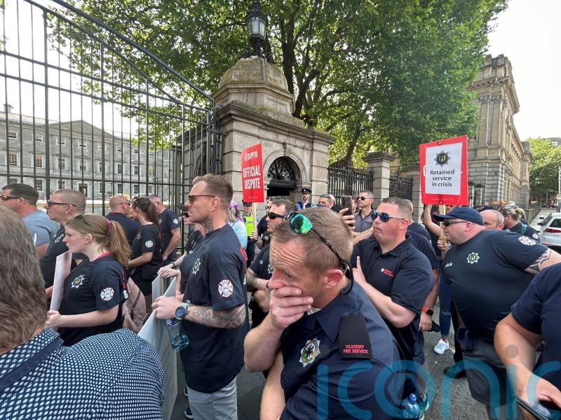 Minister handed pager device used by on-call firefighters during Dail ‘stunt’