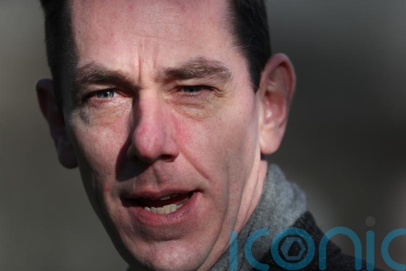 Tubridy apologises for not asking questions about reporting of his earnings