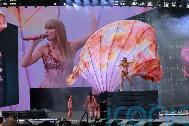 Taylor Swift receives gift from ‘Irish fan club’ U2 as Eras Tour lands in Dublin