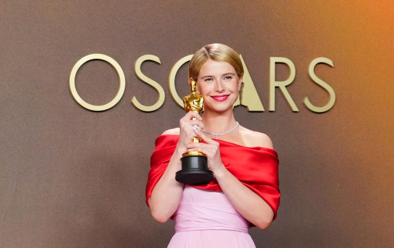 Jessie Buckley dedicates Oscar win to &lsquo;beautiful chaos of a mother&rsquo;s heart&rsquo;