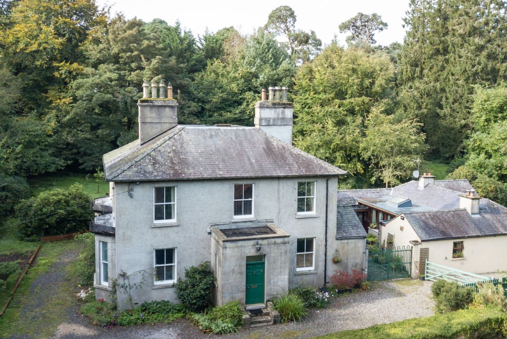 This elegant sixbed period home is just thirtyminutes from Carlow